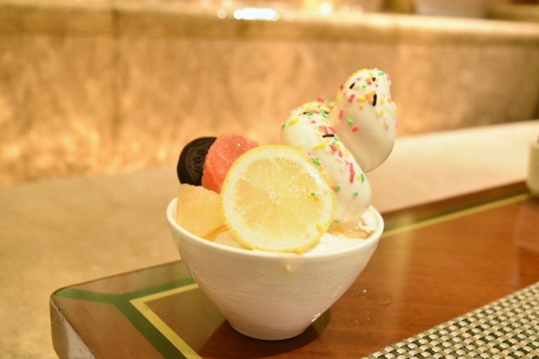 「バニラソフトクリーム」(レモンソース、はちみつ)。 DSC_0805