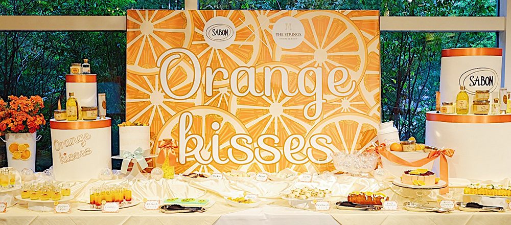 〈ザ ストリングス 表参道〉でオレンジづくしの〈SABON〉コラボビュッフェ開催。