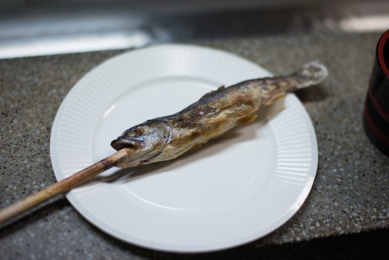 「アマゴの塩焼き」300円(税込)。臭みがなく、上品な味わい。 DSC_2295
