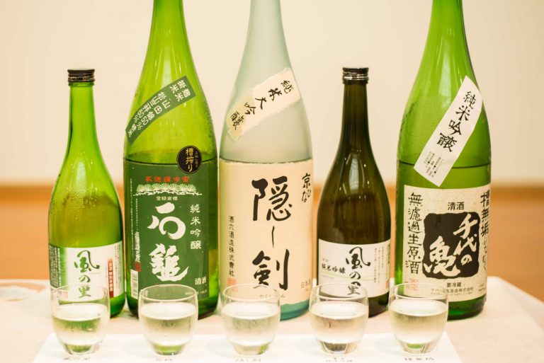 「地酒利き酒セット」2,000円(各60ミリ、税込)。風味が豊かで、飲みやすい! DSC_2437