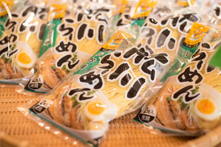おすすめの一品は、肱川の天然水が練りこまれた「肱川らーめん」。「とんこつ味」は「お取り寄せグルメ」としても人気で、各メディアでの紹介実績もあるそう。 DSC_2476