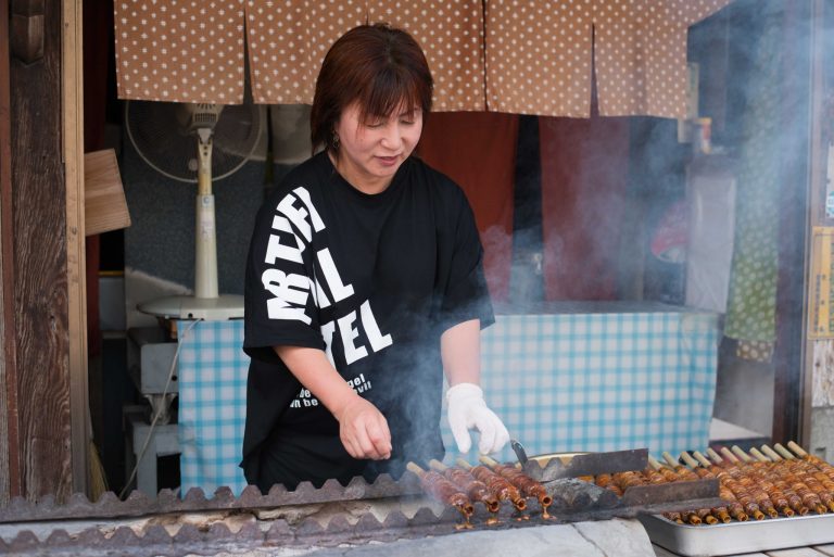 〈河合太刀魚巻店〉の店主・河合京子さん。 DSC_2593