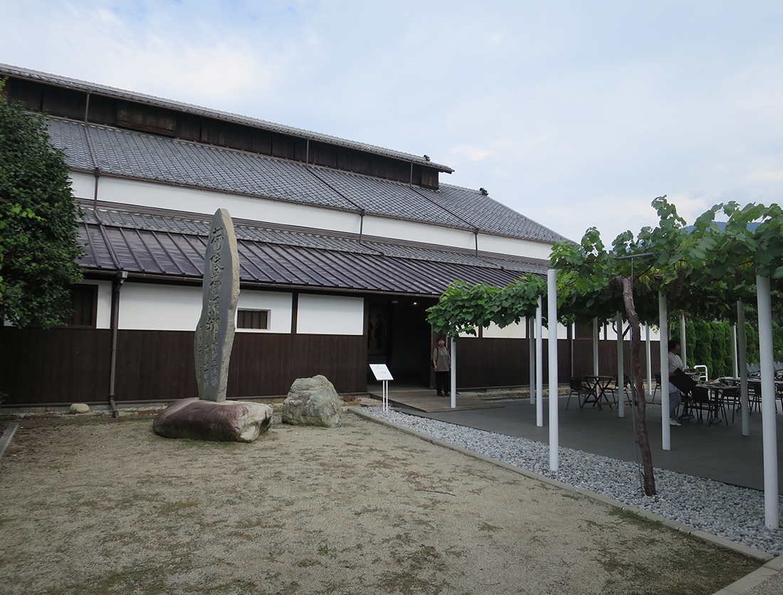 「山梨県指定有形文化財」にも指定されている「旧宮崎第二醸造所」は現在資料館に。