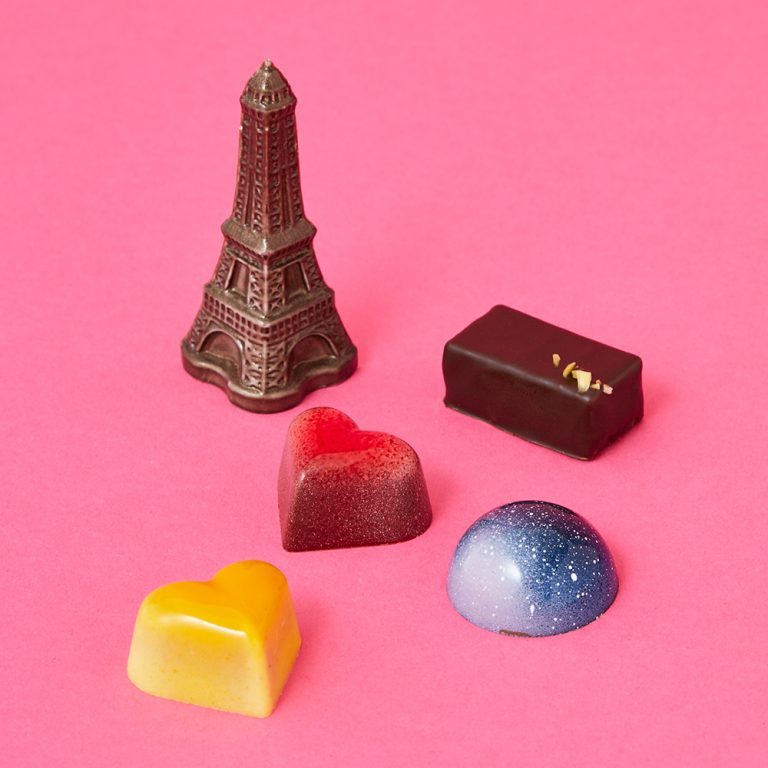 「ショコラ」1粒(150~270円)(税込) Hanako_sweets_0206_fin-768x768