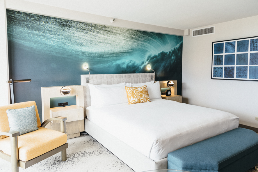 客室は海をイメージした内装に一新。