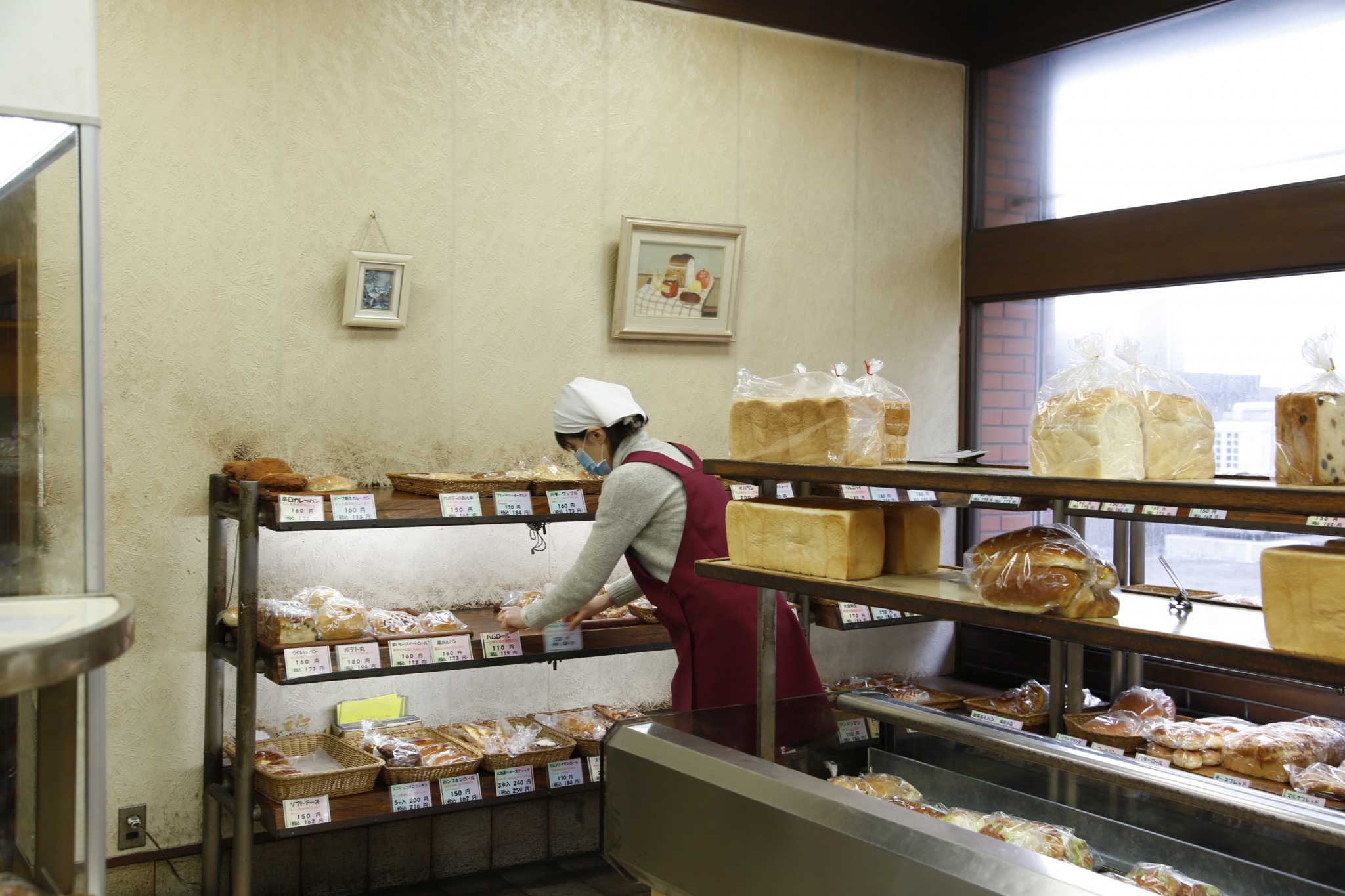 130種ほどあるパンはどれもビッグサイズ。惣菜パンも豊富で、地元の学生たちにも人気のパン屋さんだ。
