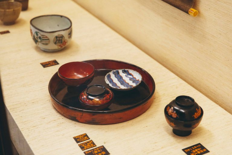 器の今と昔。〈日本民藝館〉で柳宗悦の食卓を再現中。 | Report 