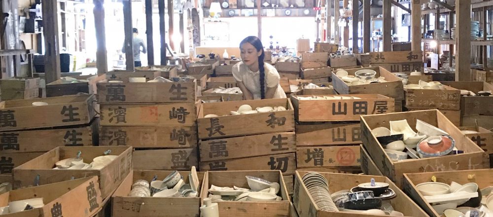 世界中で愛される有田焼の窯元〈幸楽窯〉で見学や絵付け体験!佐賀・有田町「ありたさんぽ」へ。