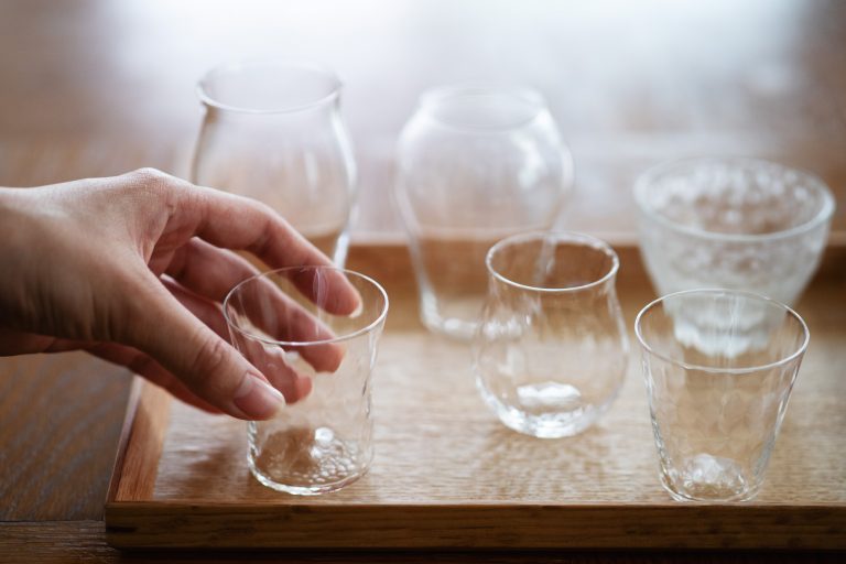 すっきりとした飲み口をさらに味わうために、ガラスの酒器がオススメとのこと。