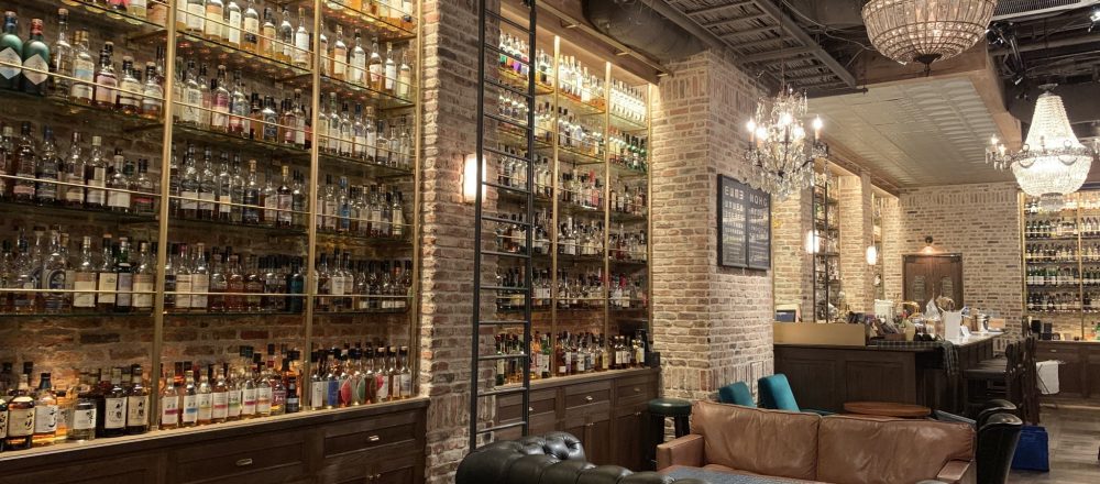 1,200種類以上のウイスキーが並ぶ大人の隠れ家〈Tokyo Whisky Library〉へ。初心者におすすめのウイスキーもご紹介!