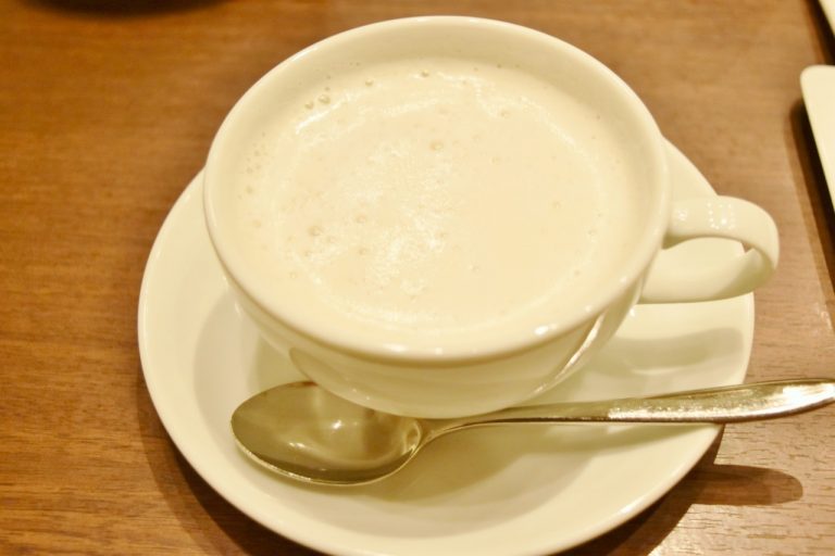 オリジナルドリンクの「蜂蜜なつめラテ」。 DSC_0848