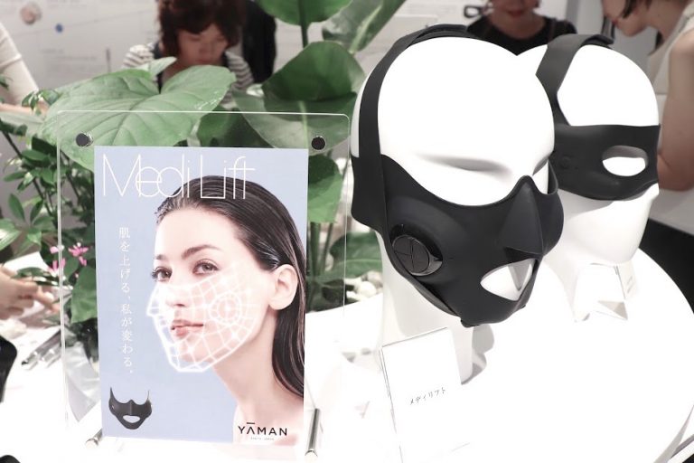 ヤーマン〉がこの秋、目元にフォーカスしたウェアラブルEMS美顔器「メディリフト アイ」を発売！ | Report | Hanako.tokyo