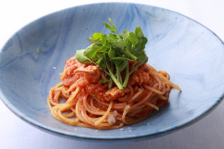 プレミアム・ブランド牛の、最高鮮度の小腸ゆえの、弾ける澄んだ甘みが衝撃的。ローマ風 小腸のトマト煮込みスパゲティーニ。10,000円のコースより。アラカルト可。 IMG_2293