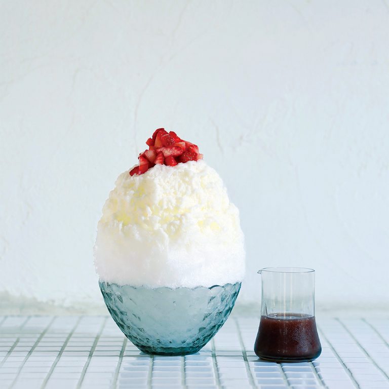新年限定「白酒」1,170円。「八海山」の酒粕のクリーミーなシロップがかかる1月の氷。