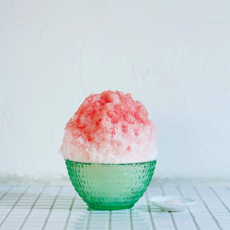 「すいか」1,170円。夏の特別な日に小玉すいかで作る淡い氷には、やはり塩！