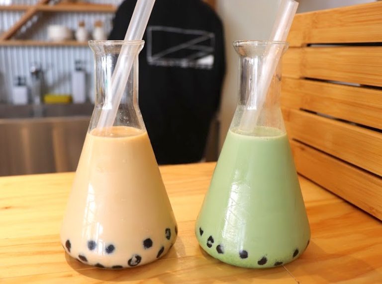 「人魚姫の涙(和紅茶タピオカミルク)」700円。「利休の白昼夢(抹茶タピオカミルク)」700円。 -6402281375567725663_IMG_3868