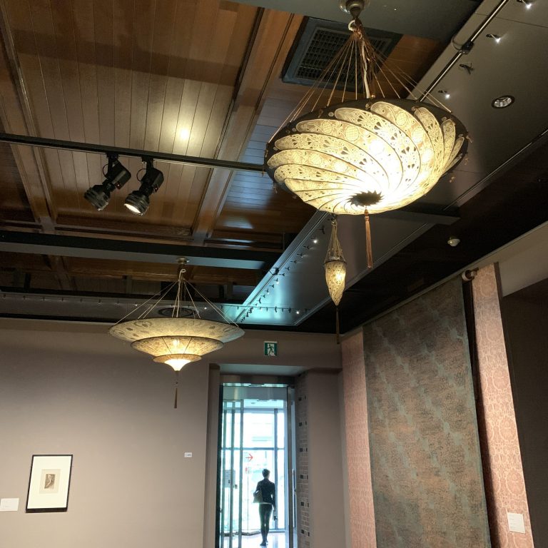 ↑吊りランプ(いずれも複製)の展示もあります。 IMG_8828