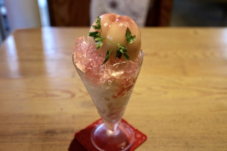 「季節のパフェ」980円。 8A24FEA2-7B61-43E2-A2FB-598FA5074328-3585-0000032B4FE0CCE5
