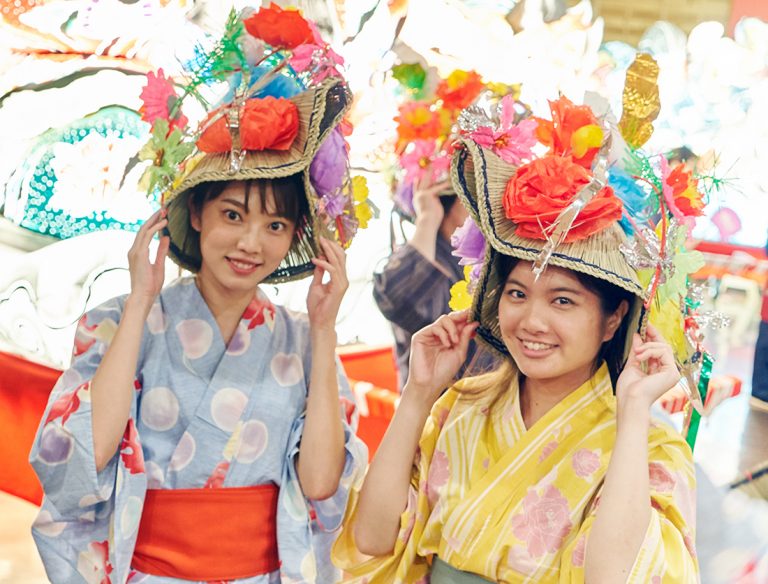ショーの最後には“跳人(はねと)”体験に参加! 0629hk_DSC04589_bDN