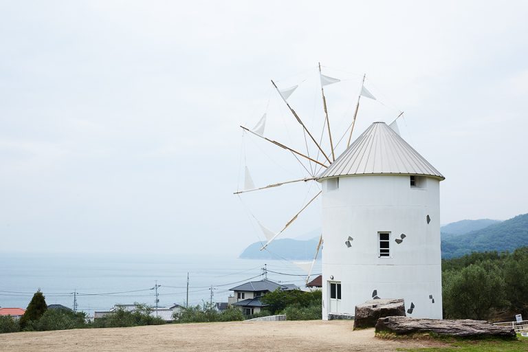 オリーブの島 ならではの体験 小豆島 小豆島オリーブ園 で マイオリーブオイル 作りを Magazine Hanako Tokyo