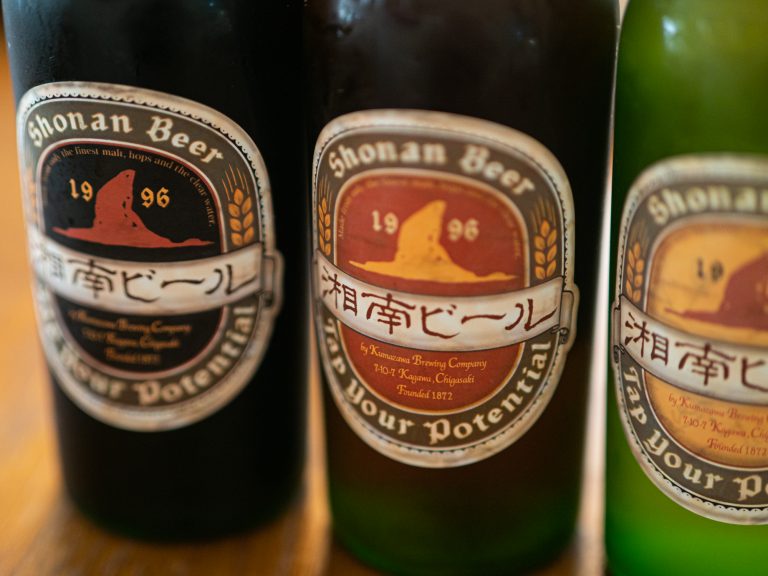 熊澤酒造が手がける、無ろ過、非加熱処理で酵母が生きる「湘南ビール」。左からシュバルツ、アルト、ピルスナー。