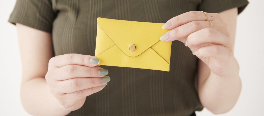 働く女子の愛用品。〈バーニーズ ニューヨーク〉の名刺入れ/アパレルメーカーの企画・鈴木沙知さん