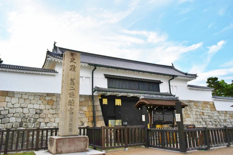 「二条城」の東大手門。 京都 ファーストキャビン京都二条城