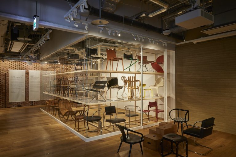©ATELIER MUJI GINZA2019 銀座 長く生きる。“DNA”を繋ぐ50脚の椅子