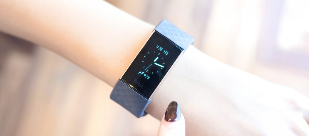 働く女子の愛用品。「Fitbit Charge 3」/Webディレクター・西嶋いぶきさん