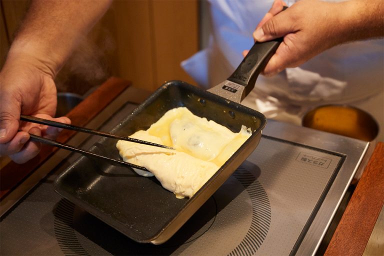 だしが染みる薄味の「出し巻き玉子 染め卸し」。 三井ガーデンホテル日本橋プレミア 日本橋浅田