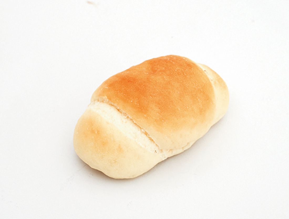バターロール 70円。パン酵母を使うパンは妹の三浦さん作。