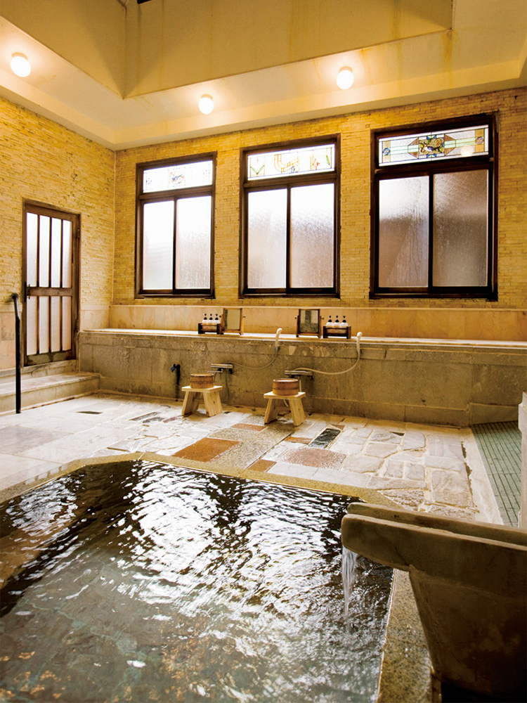 この宿が創業した当時から話題になっていた大理石の大正浪漫風呂。