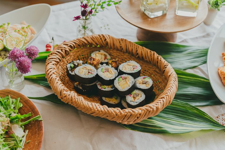ふだんからよく作るという黄川田さんの太巻きは、さすがの美しさ。具の玉子焼きは、黄川田さんのお母さんの味だそう。 4334