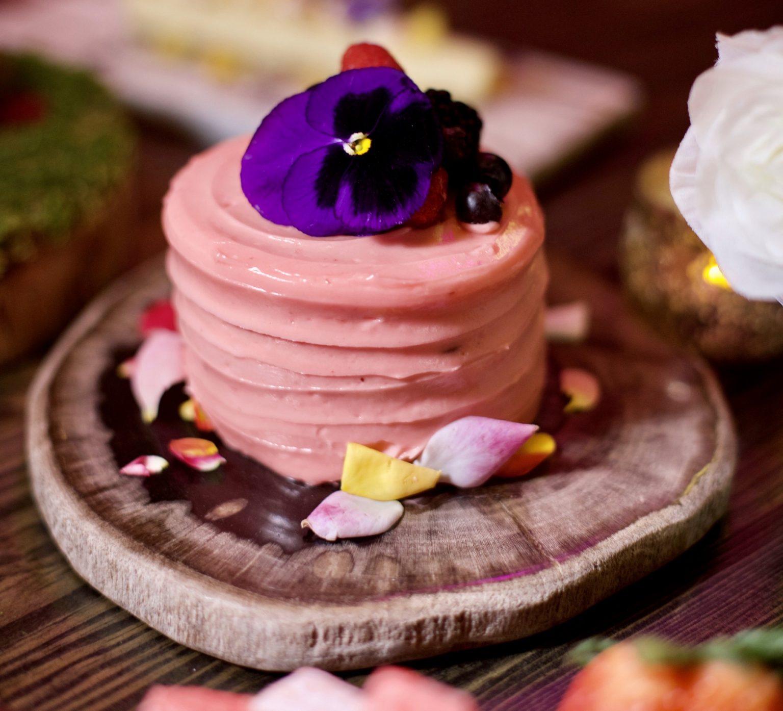 「Vanderpump Rosé Cake for Two」©Vanderpump Cocktail Garden