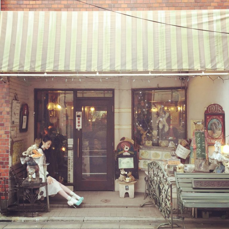 〈カフェ アルル〉新宿 〈カフェ アルル〉新宿