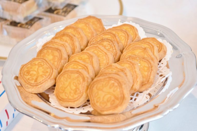 昭和初期から作り続けている〈資生堂パーラー〉を代表するお菓子の「花椿ビスケット」。 DSC_0682