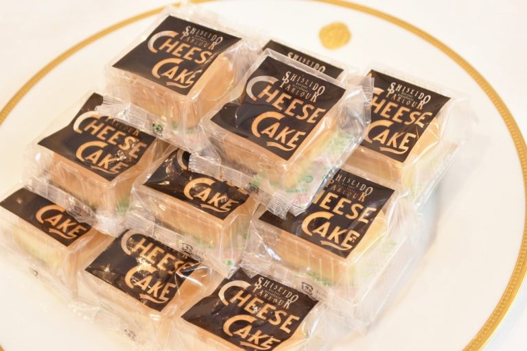 銀座生まれで銀座育ち。チーズよりチーズらしい「チーズケーキ」 3個入り918円、6個入り1,836円 9個入り2,700円。 DSC_0683