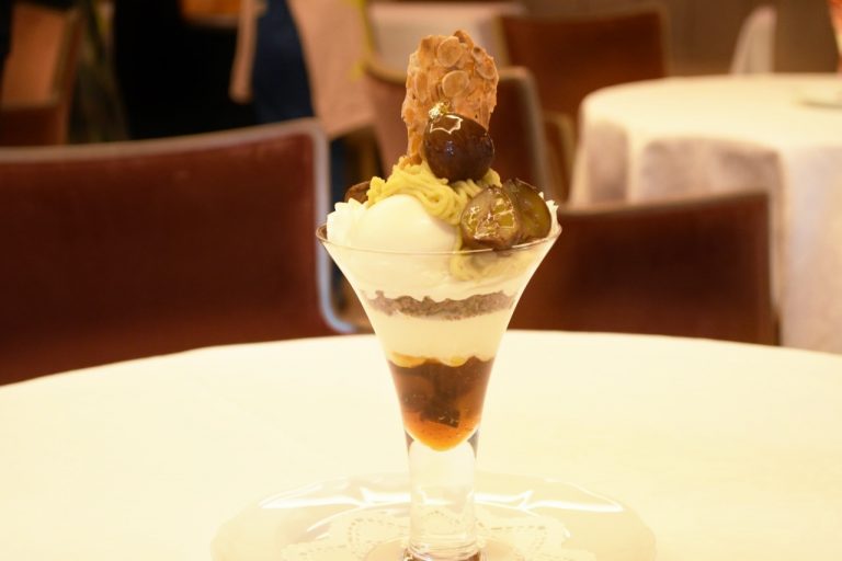 リニューアルオープン記念スペシャルパフェ(11月30日まで限定)。 DSC_0776