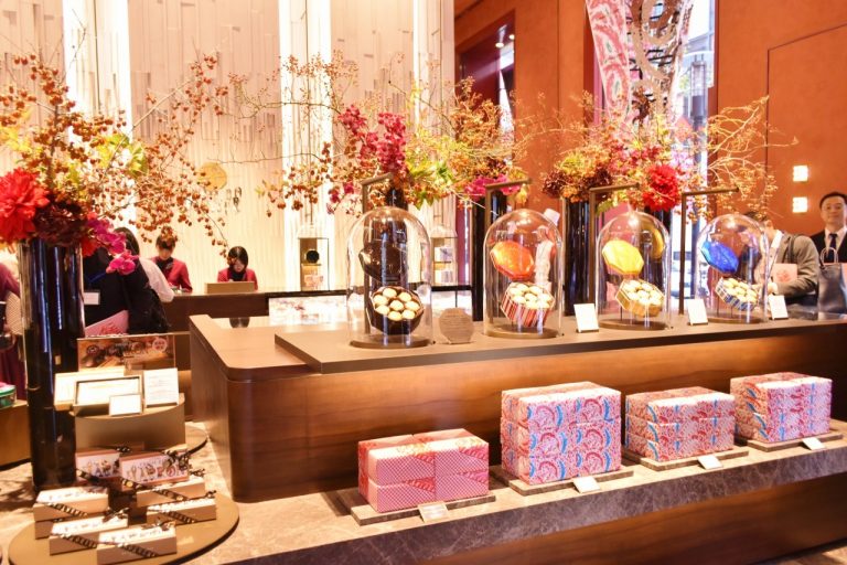 定番の洋菓子シリーズから銀座本店限定の品、生ケーキなどを扱うショップ。 DSC_0839