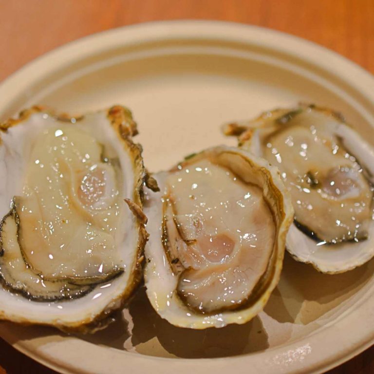 広島の生牡蠣を食べ比べ 銀座 ひろしまブランドショップtau に期間限定で オイスターバー In Tau を開催 Report Hanako Tokyo