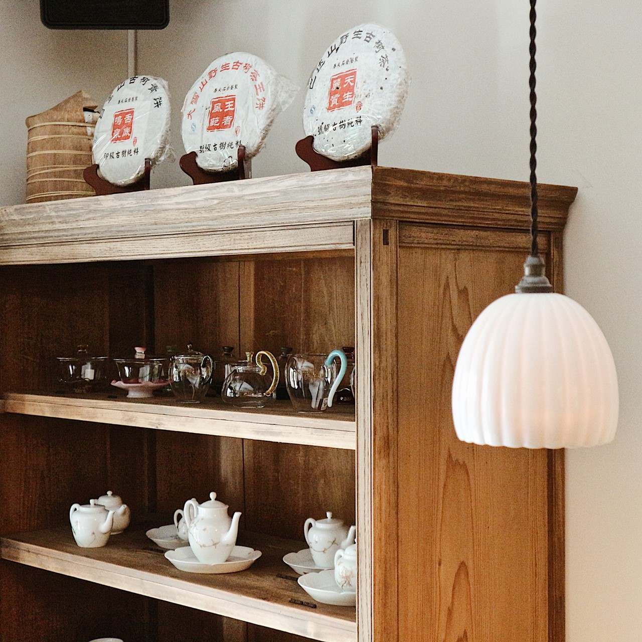 販売する台湾の茶器ブランド〈自慢堂〉はファン垂涎の品。店内メニューでも使用し、お茶のおいしさを盛り上げている。