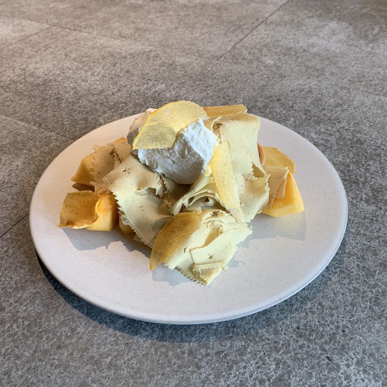 「和栗と季節の果物タルト」2,000円。みずみずしい果物と栗は好相性。 和栗専門 紗織・京都