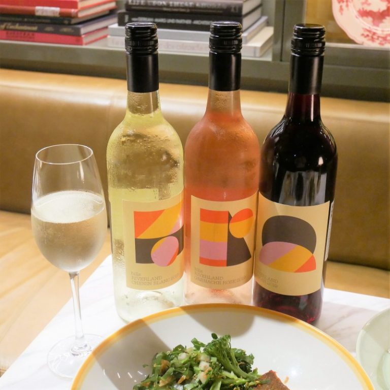 billsハウスワイン3種（左から）白・ロゼ・赤。