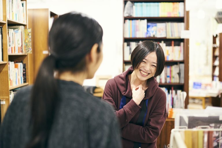 「その人の人となりが分かるまで、本は勧められないよ」と木村さん。 _DSC7524