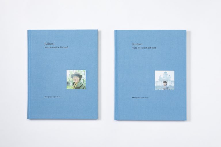 左から通常版4,000円、スペシャルエディション版5,000円は小関直筆によるサイン、シリアルナンバー入り。（C）Kanako Noguchi