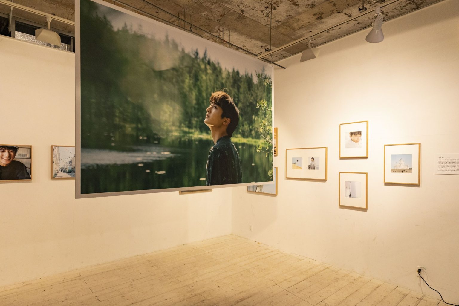11月の発売と同時に開催された今城純による写真展。（C）Kanako Noguchi