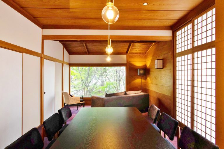 個室からも美しい庭園が望める。 ⑩