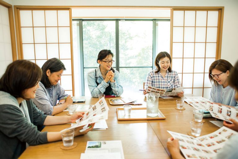 漢方スタイリスト・吉田揚子さんの教室は家で実践したくなる仕掛けがちりばめられている。