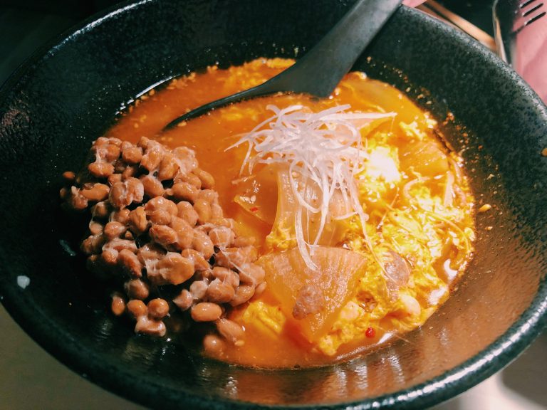 「ユッケジャン温麺」に「納豆」をトッピング