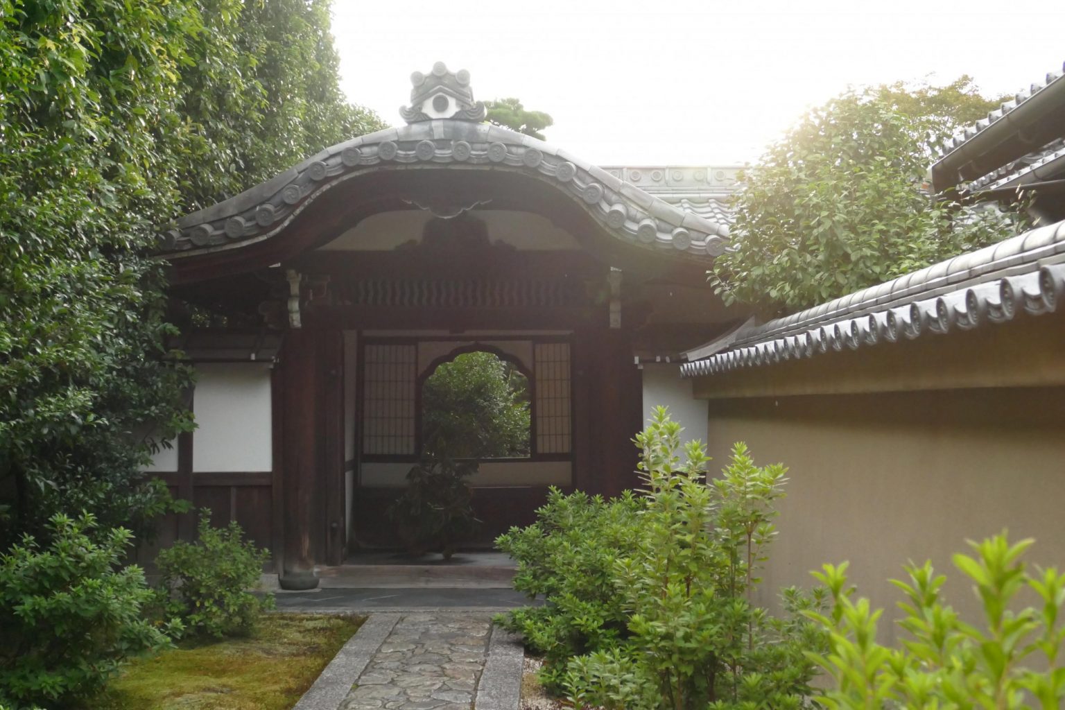 金閣寺の東側に位置する、通常非公開の禅寺。